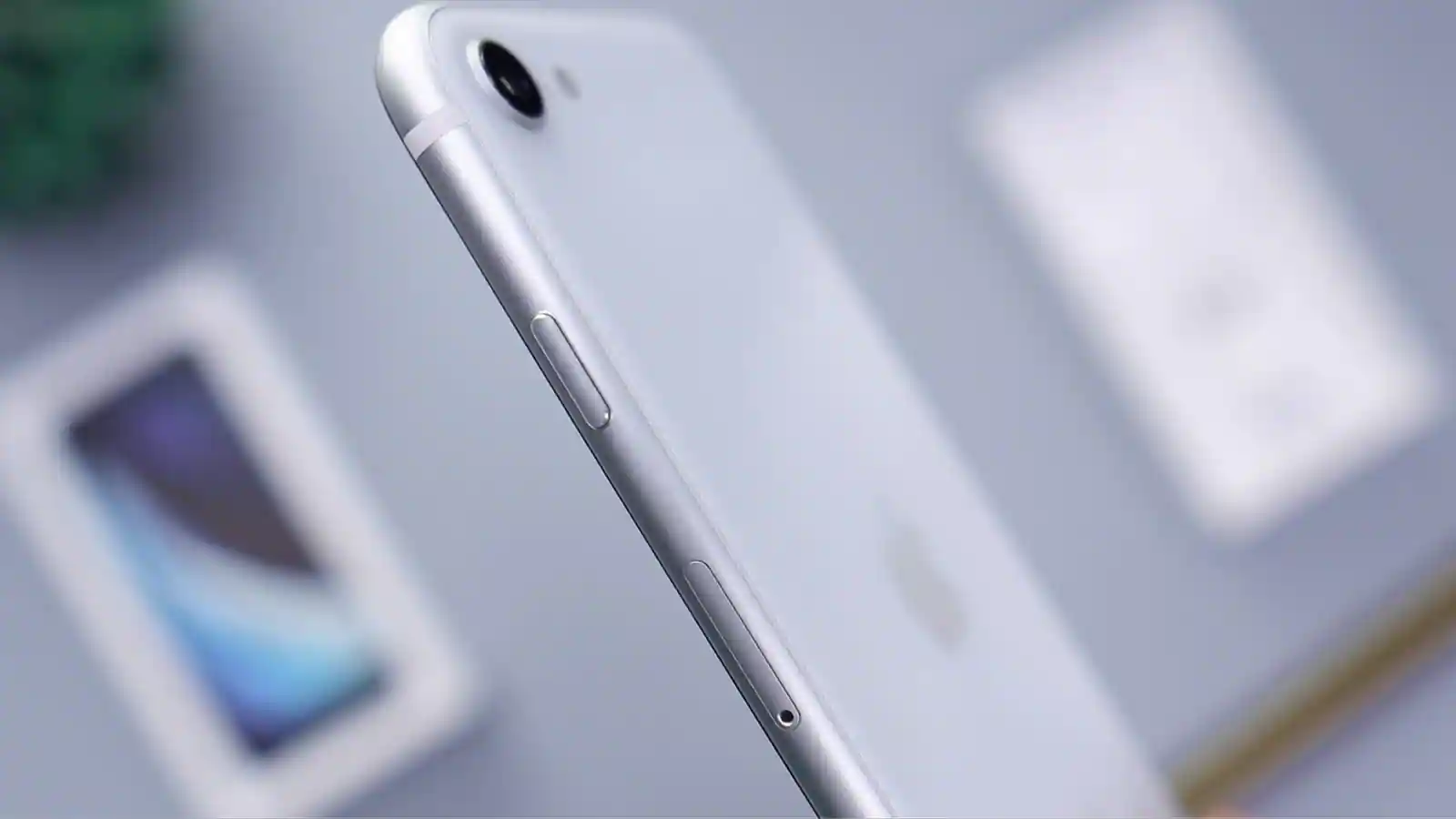 iPhone SE 4 (2025) vs Pixel 9a preview: which mini flagship to care about?