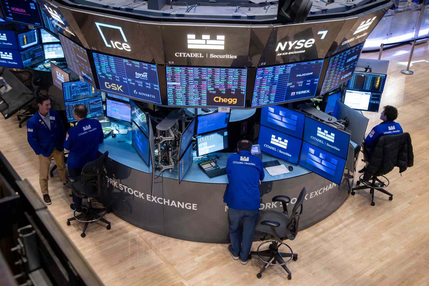 Stock market today: Big Tech carries Wall Street higher despite uncertainty